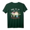 Lustiges Faultier Weihnachts T-Shirt mit Schneeflocken und Mütze – Perfekt für Winterferien, Weihnachten & Geburtstage für Faultierliebhaber