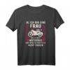 Lustiges Motorradfahrerin T-Shirt mit Spruch – Geschenk für weibliche Bikerinnen, Motorradliebhaberinnen & auf Motorradtouren