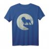 Löwe im Mondschein auf einem Felsen T-Shirt – Spirituelles Design für Sternzeichen Löwe, Astronomen und Mondliebhaber, perfektes Geschenk zum Geburtstag