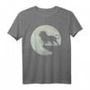 Löwe im Mondschein auf einem Felsen T-Shirt – Spirituelles Design für Sternzeichen Löwe, Astronomen und Mondliebhaber, perfektes Geschenk zum Geburtstag