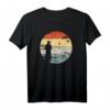 Angler beim Fliegenfischen auf Forelle, Lachs und Äsche T-Shirt – Retro Vintage Design, ideales Geschenk zu Weihnachten & Geburtstag für echte Angler