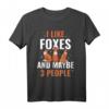 I Like Foxes And Maybe 3 People T-Shirt - Perfektes Geburtstagsgeschenk für Fuchs Fans und Tierliebhaber zum HapKoala