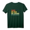 Lustiges Damen T-Shirt mit Spruch: Die Frau Die Legende Der schlechte Einfluss – Perfektes Geschenk für Tanten & Familienmitglieder