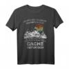 Lustiges Geocacher Geschenk T-Shirt - Zerstochen, verdreckt, durchgeschwitzt & ausgepowered – Perfekt für Abenteurer zu Weihnachten, Geburtstag & Ostern