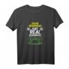 Lustiges Geocaching T-Shirt für Großmütter - Das perfekte Geschenk für Geocacher, Familie & Freunde zu Weihnachten, Geburtstag, Muttertag & Vatertag