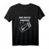 One Bottle Survivor in Wildnis T-Shirt – Für Outdoor-Abenteurer, Survival-Fans & Naturenthusiasten im Kanadischen Busch