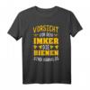 Lustiges Imker T-Shirt 'Vorsicht vor dem Imker, die Bienen sind harmlos' – Geschenkidee für Bienenliebhaber, Hobby-Imker & Imkervereine