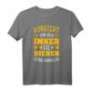 Lustiges Imker T-Shirt 'Vorsicht vor dem Imker, die Bienen sind harmlos' – Geschenkidee für Bienenliebhaber, Hobby-Imker & Imkervereine