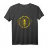 Bei Den Bienen Imker T-Shirt – Lustiges Honig Bienen Motiv, perfektes Geschenk für Imker, Naturliebhaber & Bienenfreunde zu Weihnachten, Geburtstag & Valentinstag