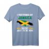 Jamaika T-Shirt mit Spruch 'Ich habe meinen Jamaika-Urlaub verschoben, nur um hier zu sein' – Humorvolles Design für Jamaika-Liebhaber
