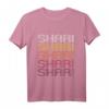Shari Retro Wordmark Pattern - Vintage Style T-Shirt mit Retro Farben und Schrift, hergestellt in Ann Arbor
