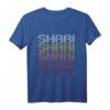 Shari Retro Wordmark Pattern - Vintage Style T-Shirt mit Retro Farben und Schrift, hergestellt in Ann Arbor