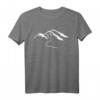 Berge mit Schnee T-Shirt für Kletter- und Wintersportfans – Klassisch geschnitten, doppelt genähter Saum