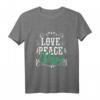 Vegan T-Shirt für Liebe, Frieden & Klimaschutz – Ideal für Earth Day, Weihnachten & Geburtstage für Veganer, Vegetarier & Tierschützer