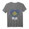 Peja HapKoala Karte & T-Shirt für Albaner mit Flagge, Landkarte & Stolz – Perfektes Geschenk zum Vatertag, Muttertag und Geburtstag