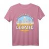 ES GIBT NUR EIN LEIPZIG T-Shirt - Lustiges und cooles Leipzig Design für Fans, Besucher und Einwohner, ideales Geschenk für Geburtstag, Weihnachten, Vatertag und Muttertag