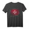 Malteserkreuz-Flagge T-Shirt Malta - Klassisch geschnitten, doppelt genähter Saum, ideales Souvenir für Malta-Liebhaber