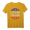 Let's Go Marken-Knopf T-Shirt - Klassisch geschnitten, doppelt genähter Saum, bequem & stylisch