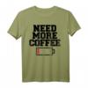Need More Coffee T-Shirt – Lustiges Kaffeeliebhaber T-Shirt mit Low Battery Sign für Energie und Humor