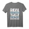 Real Doctor Treat More Than One Species Veterinarian T-Shirt – Perfekt für Tierärzte, Tierliebhaber & zukünftige Vet-Studenten