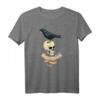 Rabe und Totenkopf für Literatur Liebhaber T-Shirt - Gothic, Horror & Edgar Allan Poe Geschenk für Fans