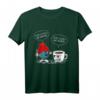 She Loves Me More Häkelgarn und Kaffee T-Shirt – Lustige Geschenkidee für Koffein- und Bastelliebhaber