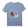 She Loves Me More Häkelgarn und Kaffee T-Shirt – Lustige Geschenkidee für Koffein- und Bastelliebhaber