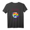 Kiss More Girls LGBTQ Support T-Shirt – Vielfalt, Pride & Liebe für Lesben, Gays, Bisexuelle, Transgender & Queer – Perfektes Geschenk zum Geburtstag & Weihnachten