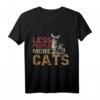 Funny Cat Lover T-Shirt - Lustiges Katzen T-Shirt Geschenk für Katzenmütter, -väter und Tierliebhaber mit 'Less People More Cats' Druck