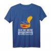 Lustiges Surströmming T-Shirt mit Spruch 'give me more Surströmming' – Perfektes Geschenk für Schweden- und Surströmming-Fans
