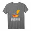 Lustiges Surströmming T-Shirt mit Spruch 'give me more Surströmming' – Perfektes Geschenk für Schweden- und Surströmming-Fans