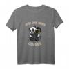 Niedliches Panda mit Kaffeebecher T-Shirt – Perfektes Geschenk für Kaffeeliebhaber, Morgenmuffel & Panda-Fans