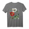 Rote Mohnblume für Biologen T-Shirt – Klassisch geschnitten, doppelt genähter Saum, ideales Geschenk für Pflanzen- und Naturwissenschaftler