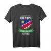 Ich brauche keine Therapie, ich muss nur nach Namibia! T-Shirt mit Namibia Fahne – Perfektes Geschenk für Namibia-Reisende & Safari-Liebhaber