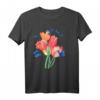 Flieder Schmetterling Liebe Design Blumen Tulpen T-Shirt für Frühling & Sommer – Perfekt für Naturliebhaber & Tierfreunde