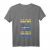 Damen Schweden Spruch Ich muss gar nix Ich muss nur nach Schweden T-Shirt mit V-Ausschnitt – Lustiges Geschenk für Schweden-Fans & Reisebegeisterte