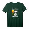HapKoala Snoopy Adventure Awaits T-Shirt - Offiziell lizenziert, perfektes Geschenk für Fans & Geburtstagskinder