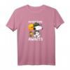 HapKoala Snoopy Adventure Awaits T-Shirt - Offiziell lizenziert, perfektes Geschenk für Fans & Geburtstagskinder