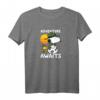 HapKoala Snoopy Adventure Awaits T-Shirt - Offiziell lizenziert, perfektes Geschenk für Fans & Geburtstagskinder
