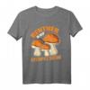Pilzesammler - Rentner auf Steinpilz Suche T-Shirt – Perfektes Geschenk für Hobby-Pilzsammler, Opa, Oma & Freunde zu Weihnachten & Geburtstag