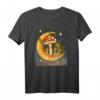 Cottagecore Mond Pilz T-Shirt - Ästhetisches Naturdesign mit Mond und Pilz für Fans des märchenhaften Stils