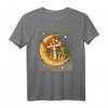 Cottagecore Mond Pilz T-Shirt - Ästhetisches Naturdesign mit Mond und Pilz für Fans des märchenhaften Stils
