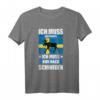 Ich Muss Gar Nix - Ich Muss Nur Nach Schweden Reise T-Shirt für Natur- und Campingliebhaber, Skandinavienurlaub & Geschenkideen