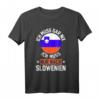 Lustiges Slowenien Urlaub T-Shirt - Perfektes Geschenk für Balkan-Reisende, Wanderer & Skifahrer im Sommer und Winter