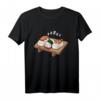 Lustiges Sushi Fisch Schlafen Müde Reis T-Shirt - Kreatives Seafood Motiv für Männer und Frauen, Perfekt als Geschenk