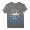 Stimmen im Kopf sagen - Ich muss nach Tirol T-Shirt für Urlaub, Skiurlaub & Bergliebhaber – Perfektes Geschenk für Reisende und Auswanderer