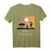 Kinder T-Shirt mit Löwe in Wildnis – Symbol für Freiheit und Stärke, Perfekt für Kinder, die sich selbst verwirklichen möchten