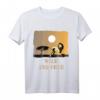 Kinder T-Shirt mit Löwe in Wildnis – Symbol für Freiheit und Stärke, Perfekt für Kinder, die sich selbst verwirklichen möchten