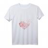 Buntes Damen T-Shirt mit Rosa und Roten Schmetterlingen in Herz-Form - V-Ausschnitt, Ästhetisches Liebes-Design