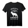 Vorsicht Vor Dem Frauchen Der Schäferhund Ist Harmlos T-Shirt - Lustiges Hundespruch Shirt für Hundebesitzer & Schäferhund Züchter